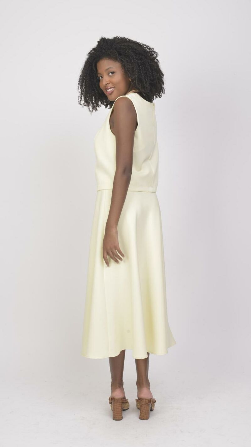 Imagem de Conjunto de Alfaiataria com Saia Evasê e Cropped Lara Cross Time - Elegância e Estilo - Amarelo Manteiga